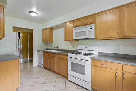 Tiny photo for 235 N Mill Road #115B, Addison, IL 60101 (MLS # 12125929)