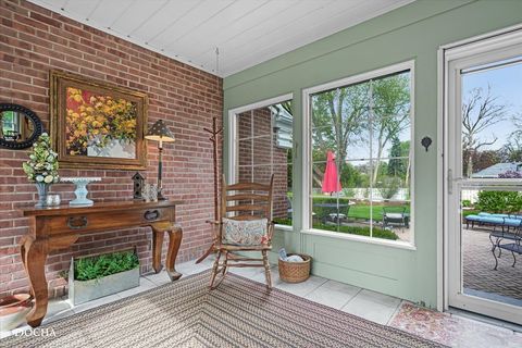 Tiny photo for 1421 Garfield Avenue, Aurora, IL 60506 (MLS # 12646734)