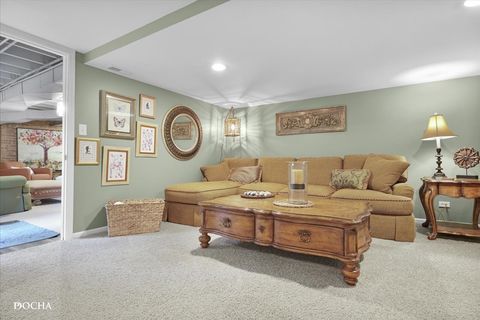 Tiny photo for 1421 Garfield Avenue, Aurora, IL 60506 (MLS # 12646734)