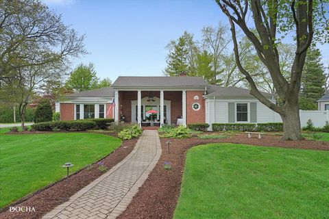 Photo of 1421 Garfield Avenue, Aurora, IL 60506 (MLS # 12646734)