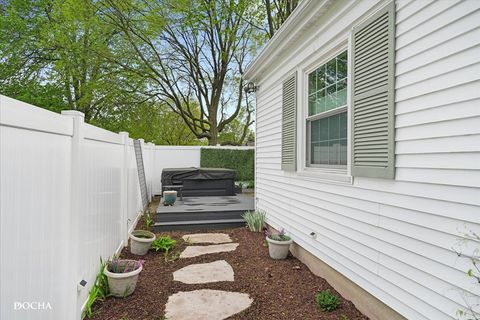 Tiny photo for 1421 Garfield Avenue, Aurora, IL 60506 (MLS # 12646734)