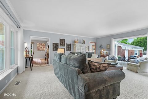 Tiny photo for 1421 Garfield Avenue, Aurora, IL 60506 (MLS # 12646734)