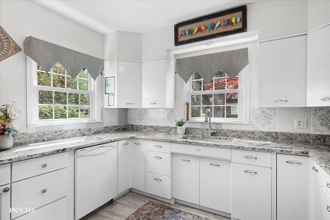 Tiny photo for 1421 Garfield Avenue, Aurora, IL 60506 (MLS # 12646734)