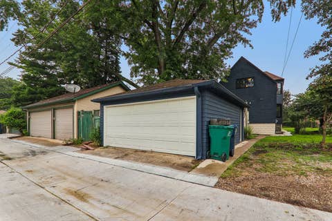 Tiny photo for 819 Mapleton Avenue, Oak Park, IL 60302 (MLS # 12678468)