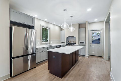 Tiny photo for 819 Mapleton Avenue, Oak Park, IL 60302 (MLS # 12678468)