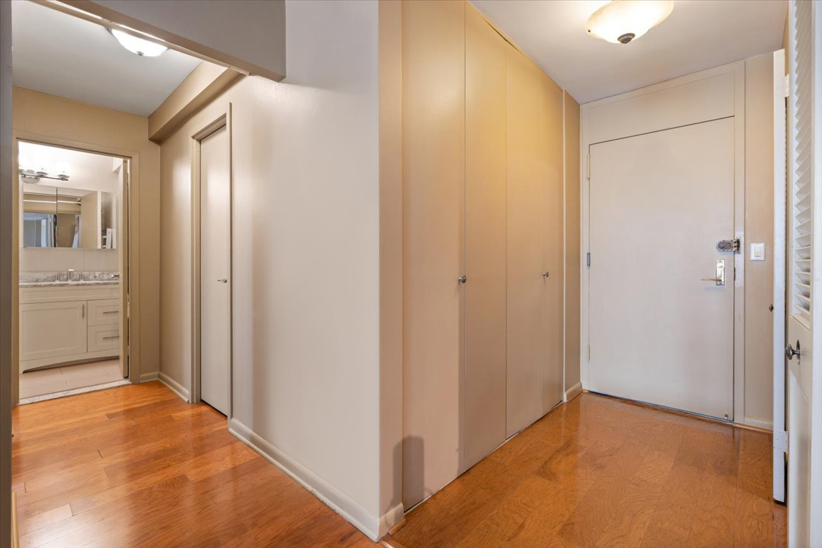 2800 N Lake Shore Drive 807