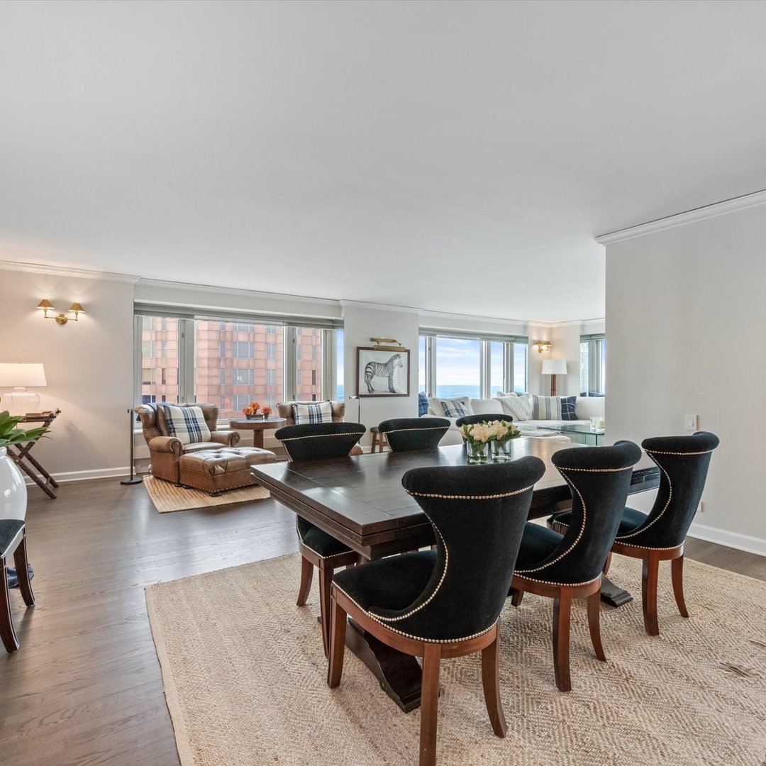 132 E Delaware Place 5106