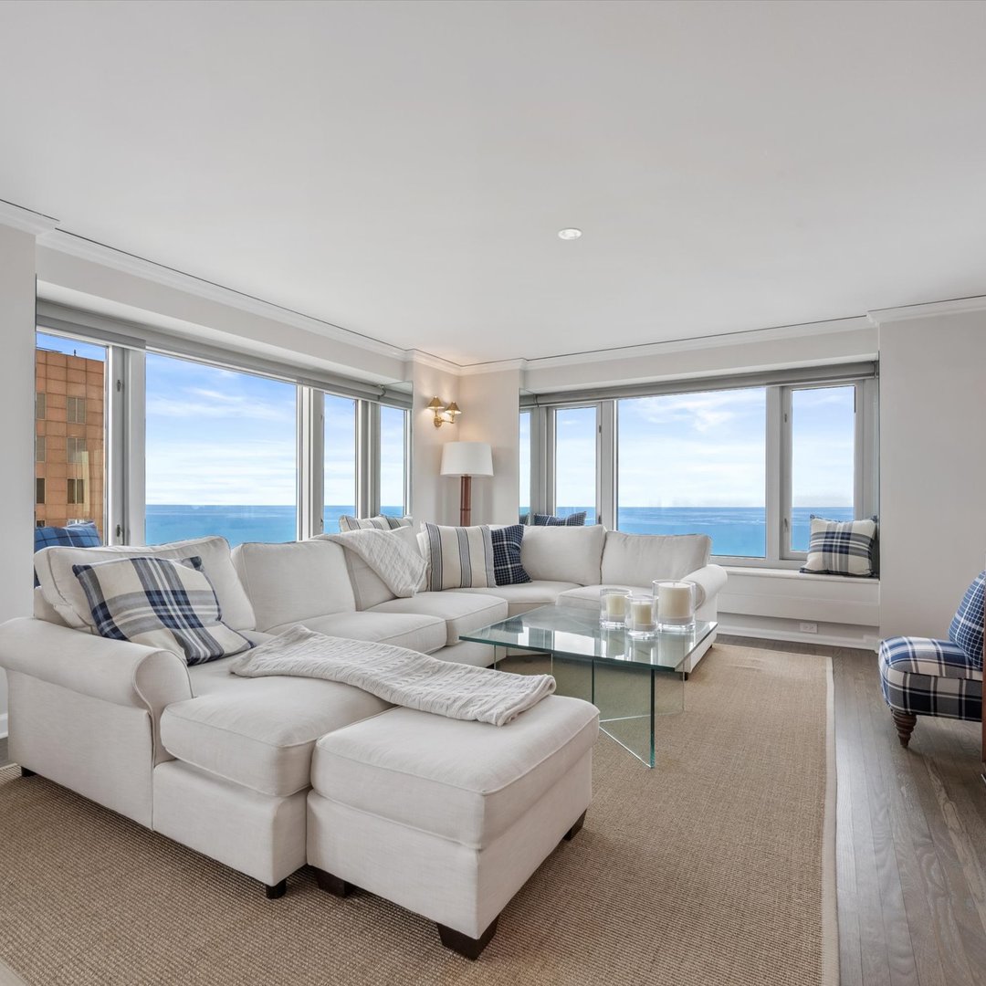 132 E Delaware Place 5106