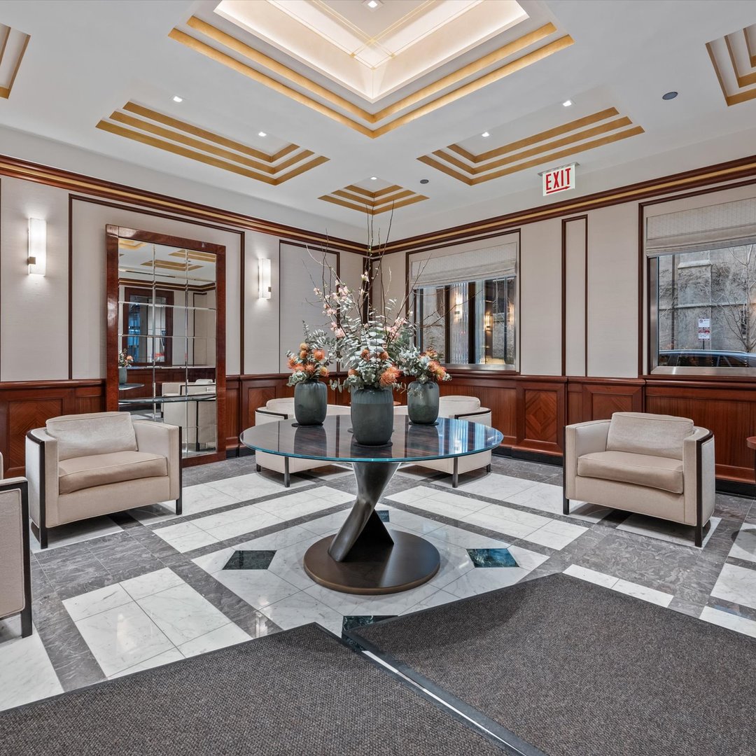 132 E Delaware Place 5106