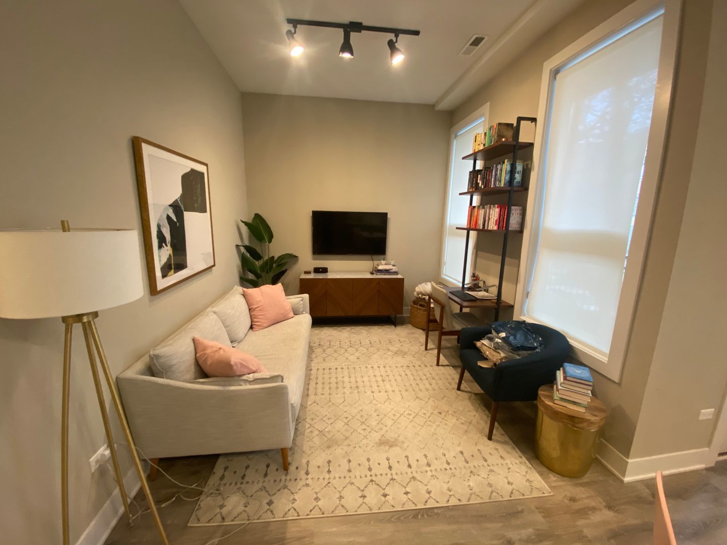 933 W Belle Plaine Avenue 305