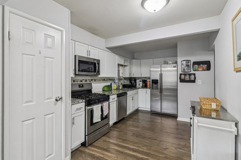 Tiny photo for 556 Leslie Lane, Bolingbrook, IL 60440 (MLS # 12486605)