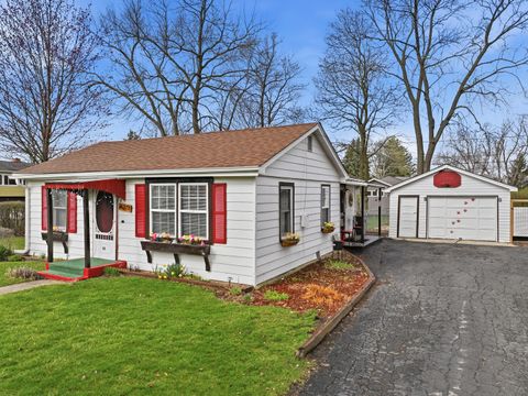 Tiny photo for 101 Oakleaf Road, Lake In The Hills, IL 60156 (MLS # 12612981)