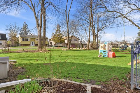 Tiny photo for 101 Oakleaf Road, Lake In The Hills, IL 60156 (MLS # 12612981)