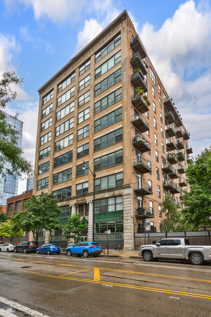 1322 S Wabash Avenue 805