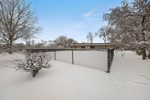 Tiny photo for 302 Linden Lane, Wheeling, IL 60090 (MLS # 12573958)