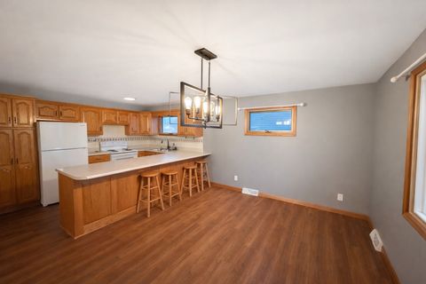 Tiny photo for 858 Benton Street, Eldorado, IL 62930 (MLS # 12583871)