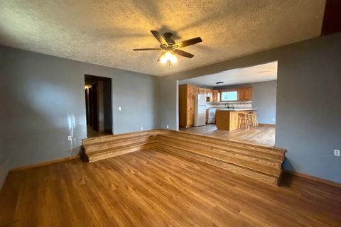 Tiny photo for 858 Benton Street, Eldorado, IL 62930 (MLS # 12583871)