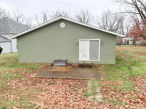 Tiny photo for 858 Benton Street, Eldorado, IL 62930 (MLS # 12583871)