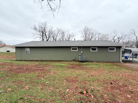 Tiny photo for 858 Benton Street, Eldorado, IL 62930 (MLS # 12583871)