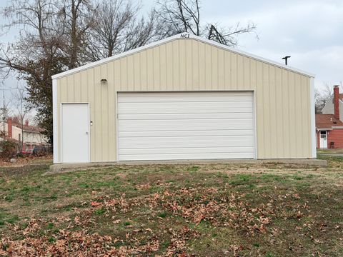 Tiny photo for 858 Benton Street, Eldorado, IL 62930 (MLS # 12583871)