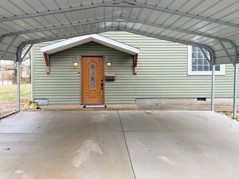 Tiny photo for 858 Benton Street, Eldorado, IL 62930 (MLS # 12583871)