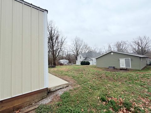 Tiny photo for 858 Benton Street, Eldorado, IL 62930 (MLS # 12583871)
