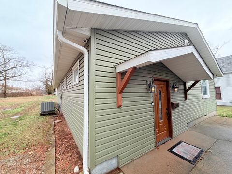 Tiny photo for 858 Benton Street, Eldorado, IL 62930 (MLS # 12583871)