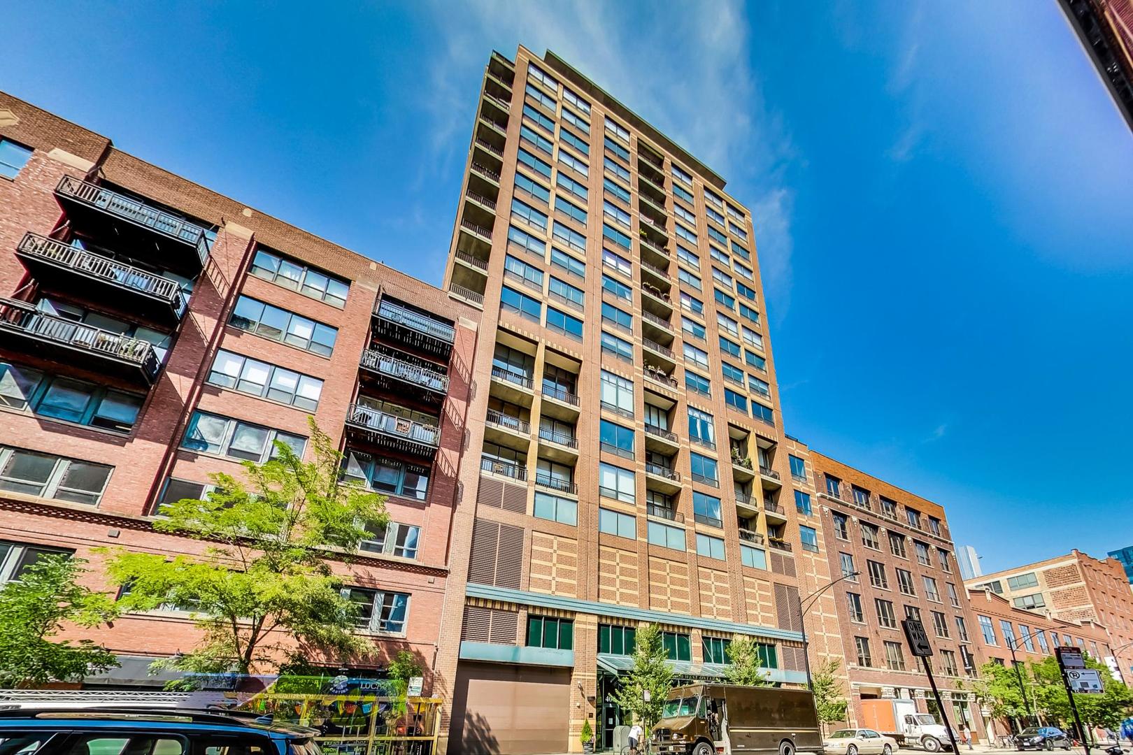 400 W Ontario Street 1005