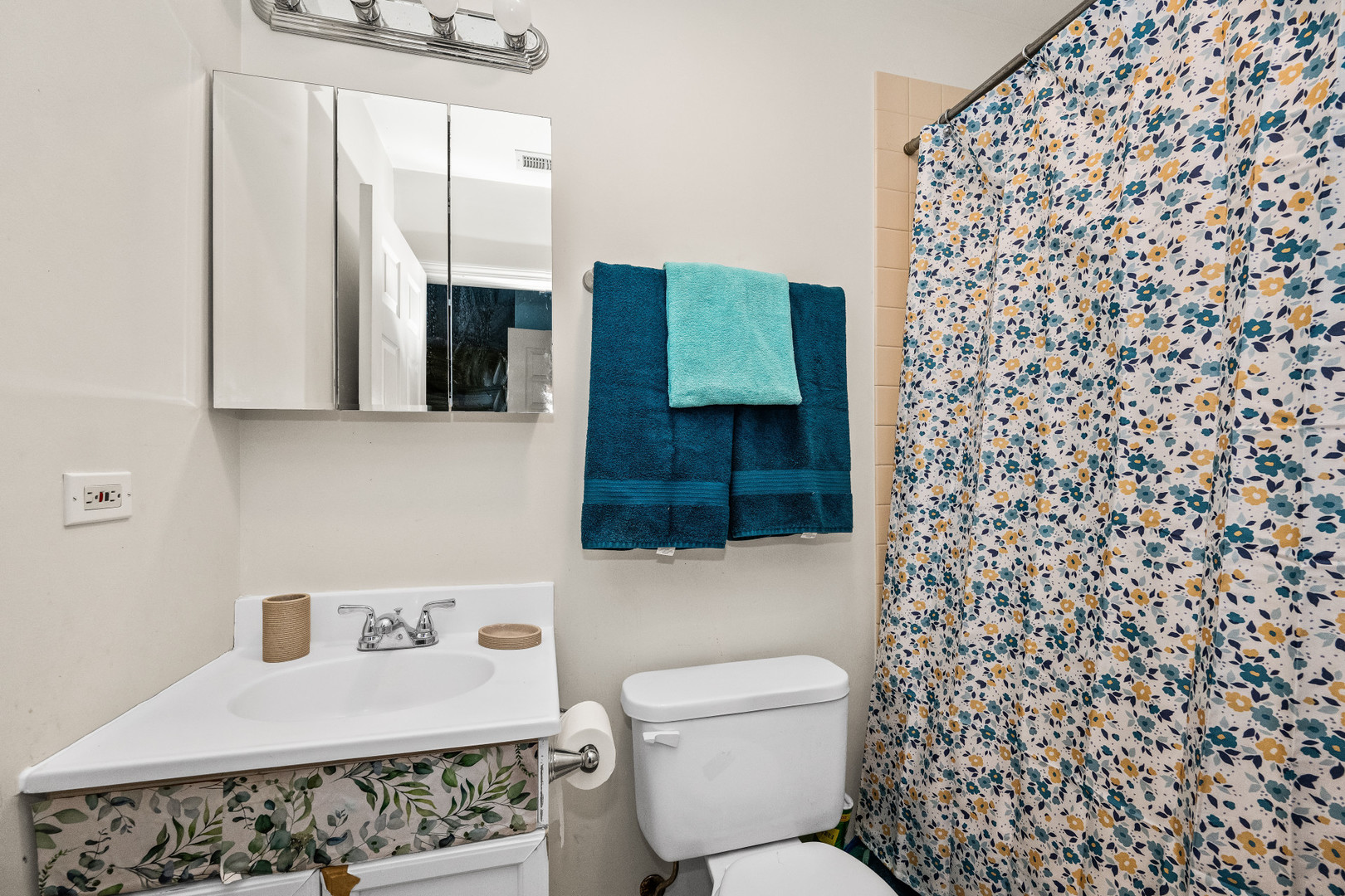 Chicago, Illinois 60637, United States, 3 Bedrooms Bedrooms, ,2 BathroomsBathrooms,Residential,Active,247782