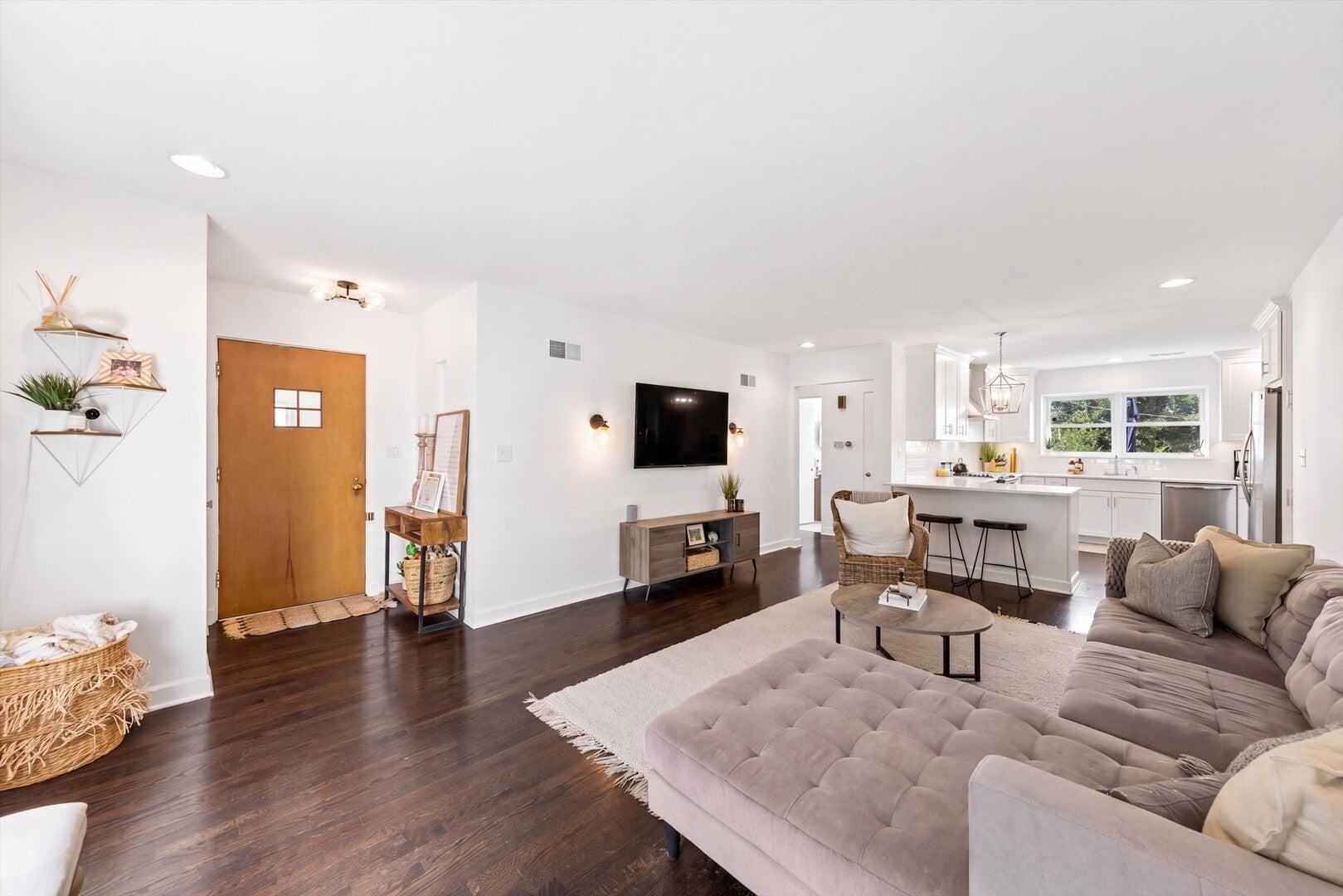 5204 Wolf Road
