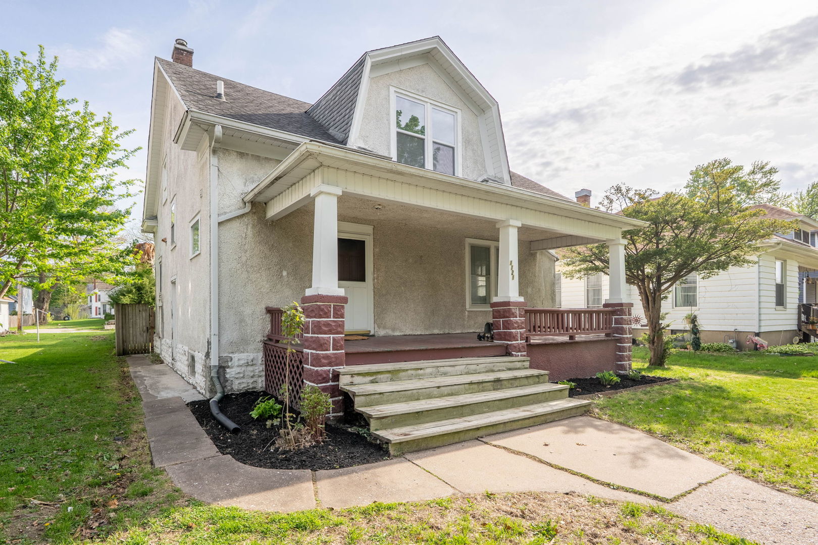 1121 W 15th Street
