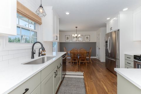 Tiny photo for 2804 Longmeadow Lane, Bloomington, IL 61704 (MLS # 12574410)