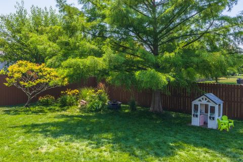 Tiny photo for 2804 Longmeadow Lane, Bloomington, IL 61704 (MLS # 12574410)