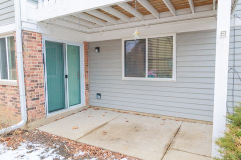 Tiny photo for 225 Thornapple Court #225, Buffalo Grove, IL 60089 (MLS # 12536889)