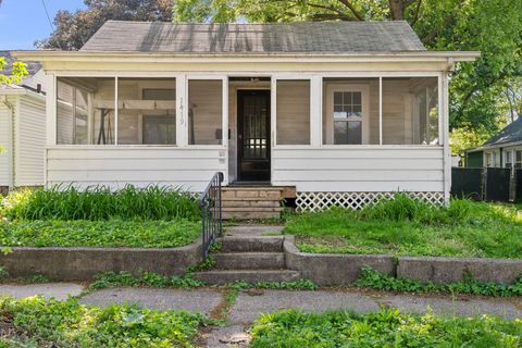 Photo of 1419 17th Street, Moline, IL 61265 (MLS # 12654927)