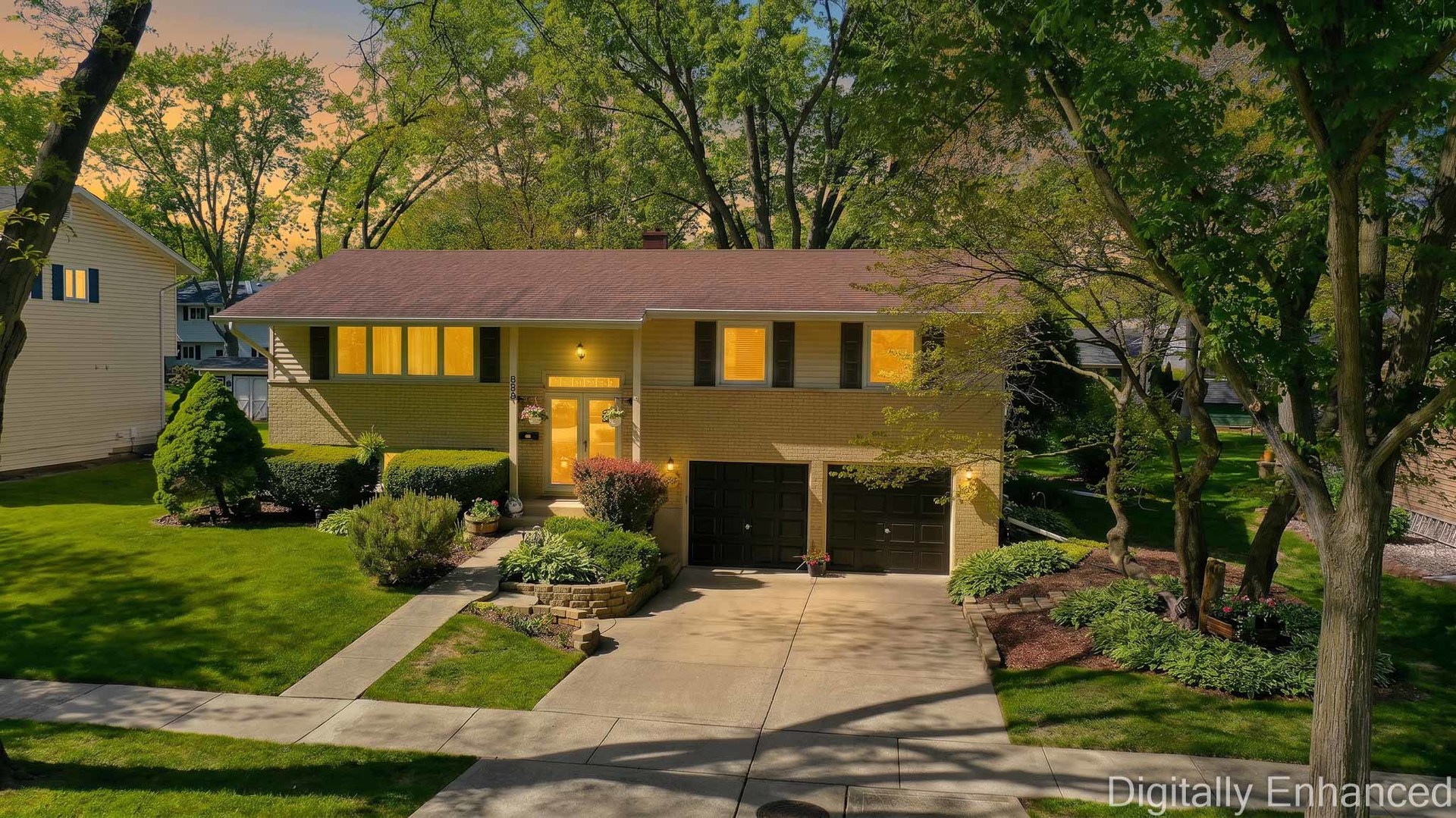 898 E Schirra Drive