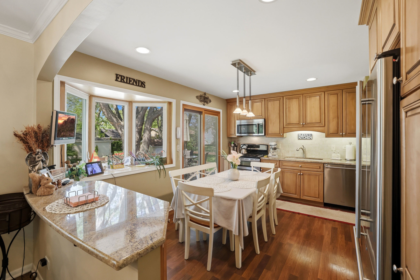 898 E Schirra Drive