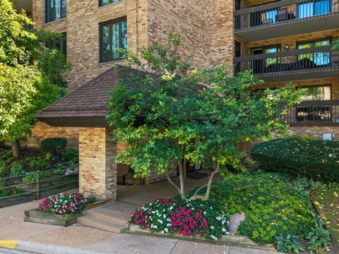 Tiny photo for 1671 Mission Hills Road #210, Northbrook, IL 60062 (MLS # 12486898)