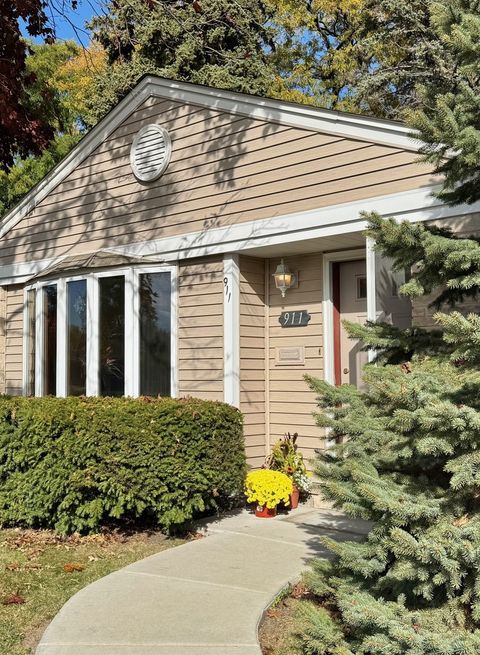 Tiny photo for 911 E Villa Drive, Des Plaines, IL 60016 (MLS # 12513592)