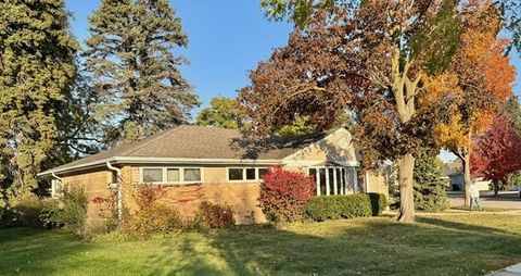 Tiny photo for 911 E Villa Drive, Des Plaines, IL 60016 (MLS # 12513592)