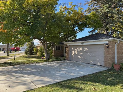 Tiny photo for 911 E Villa Drive, Des Plaines, IL 60016 (MLS # 12513592)