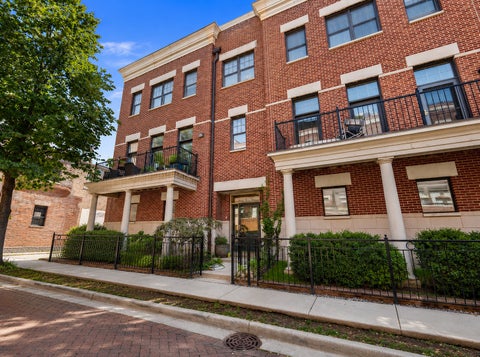 Photo of 1815 S Prairie Parkway, Chicago, IL 60616 (MLS # 12705579)