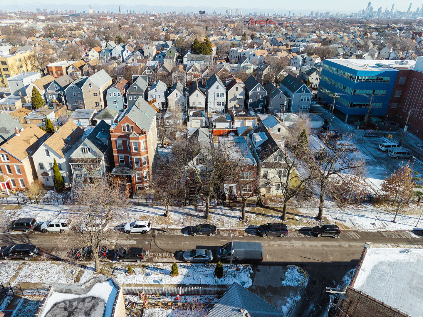 3035 N Monticello Avenue