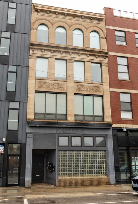 711 N Milwaukee Avenue 2 Chicago IL 60642