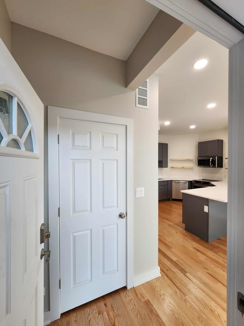 6321 S Eberhart Avenue 1 - Photo 4