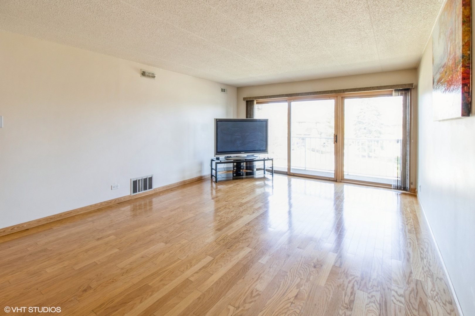 440 E Montrose Avenue 202