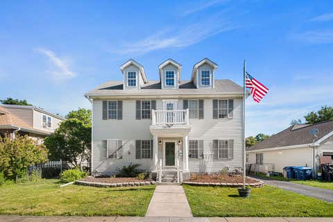 Photo of 1316 Whitcomb Avenue, Des Plaines, IL 60018 (MLS # 12739722)