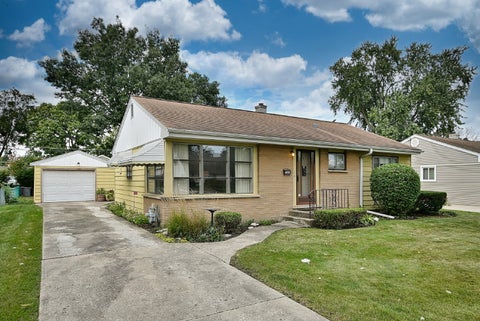 Tiny photo for 1308 Margret Street, Des Plaines, IL 60018 (MLS # 12751268)