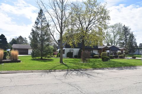 Photo of 380 Forest Preserve Drive, Wood Dale, IL 60191 (MLS # 12643222)