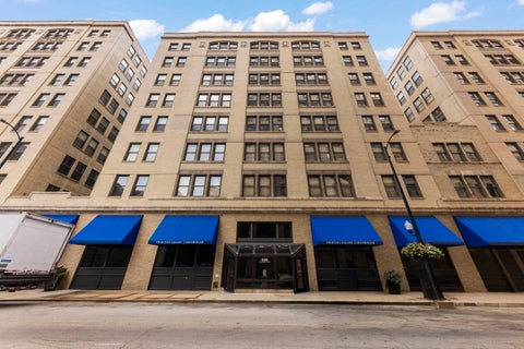 Photo of 640 S Federal Street #802, Chicago, IL 60605 (MLS # 12761788)